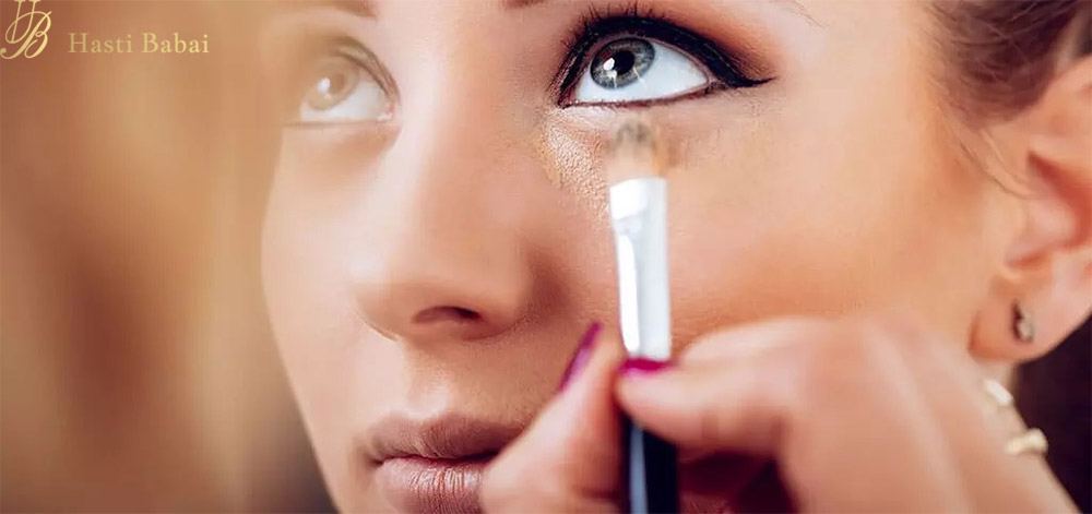 کانسیلر یکی از محصولات ضروری در آرایش چشم عروس